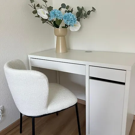 Einzelzimmer 2 In Schoener In Ruhiger Lage Проживание в семье *