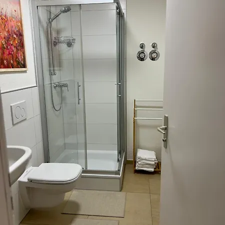 Проживание в семье Einzelzimmer 2 In Schoener In Ruhiger Lage *